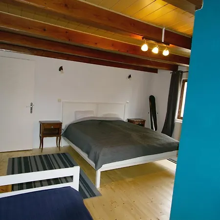 Le Bourdon Bleu A En Bassigny * Celles-en-Bassigny