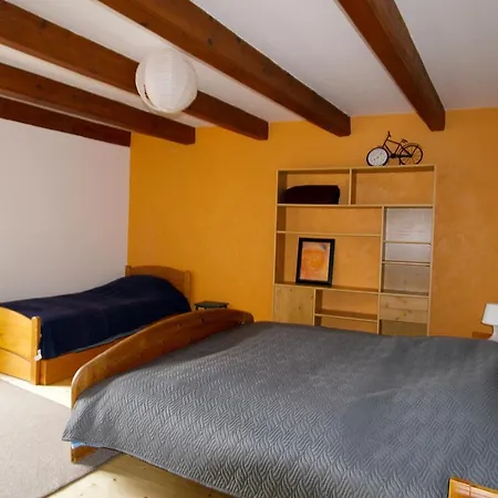 Le Bourdon Bleu A En Bassigny * Celles-en-Bassigny