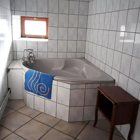 Le Bourdon Bleu A En Bassigny