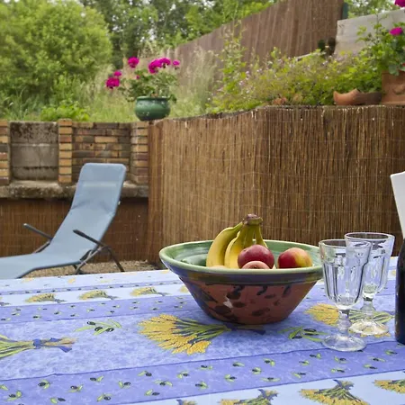 Le Bourdon Bleu A En Bassigny アパート *